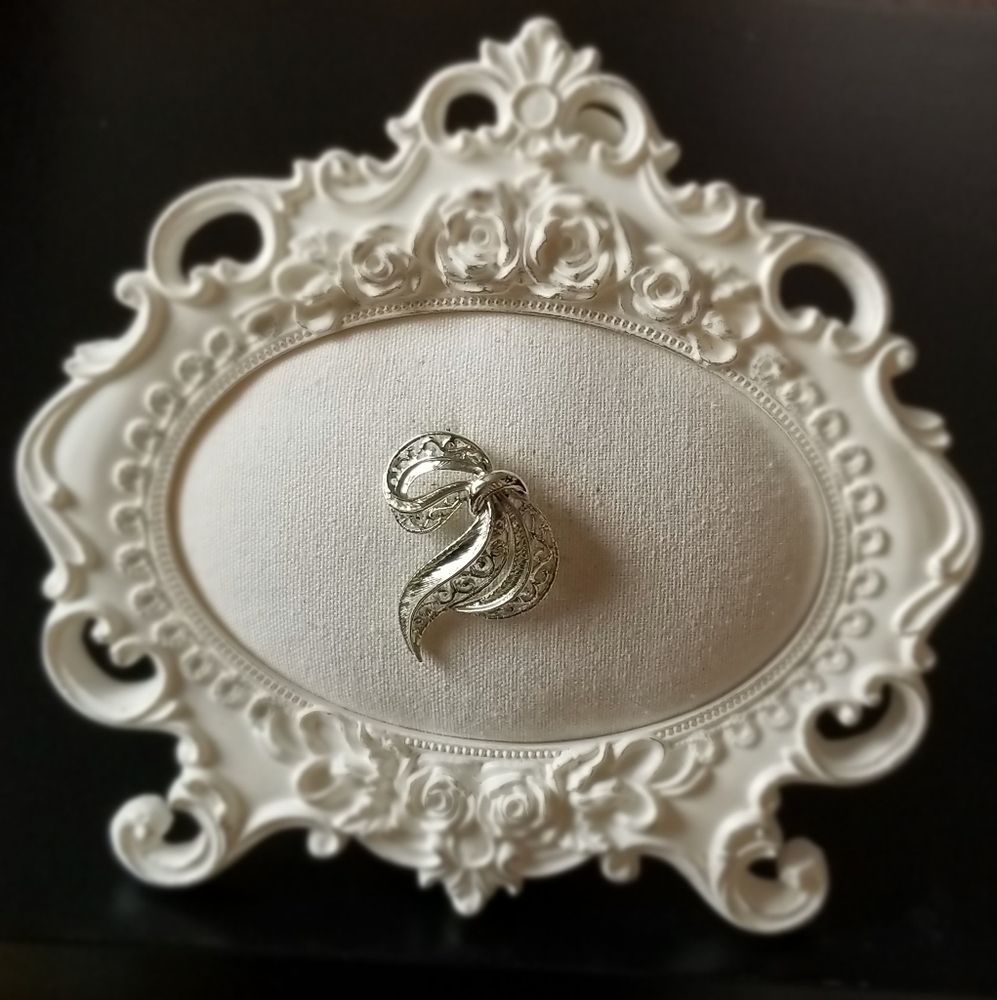 Silvery Scarf / Ribbon Brooch